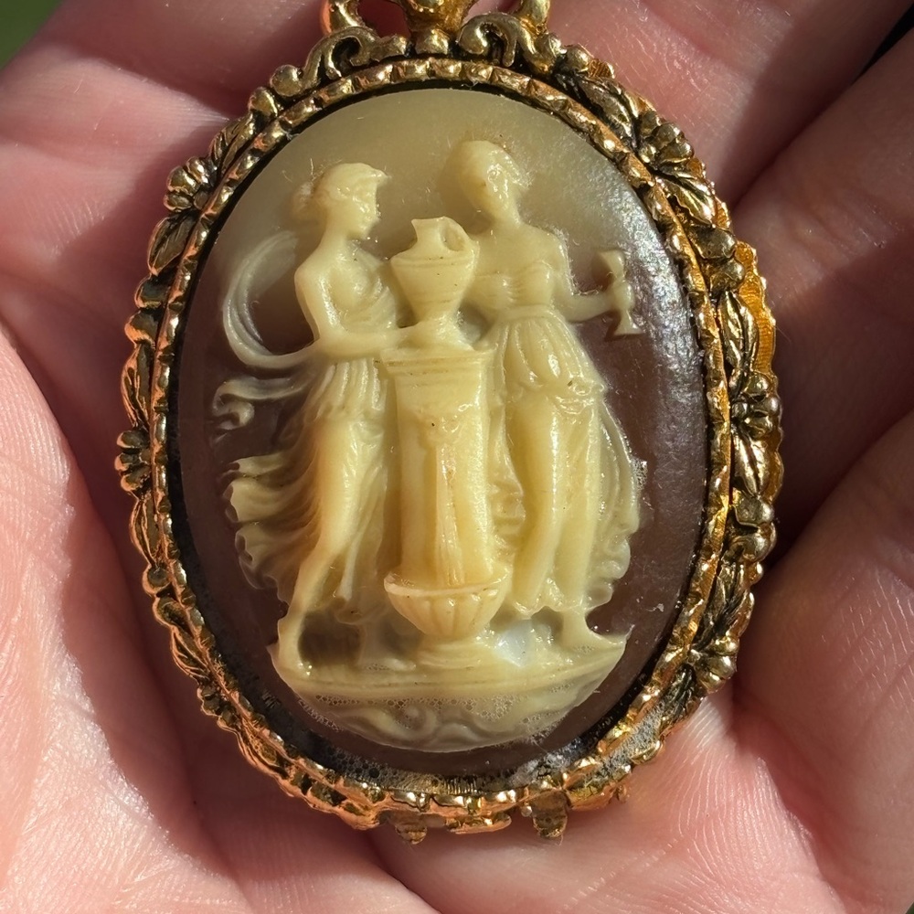 VINTAGE MAX FACTOR CAMEO THREE MUSES LOCKET PENDANT.